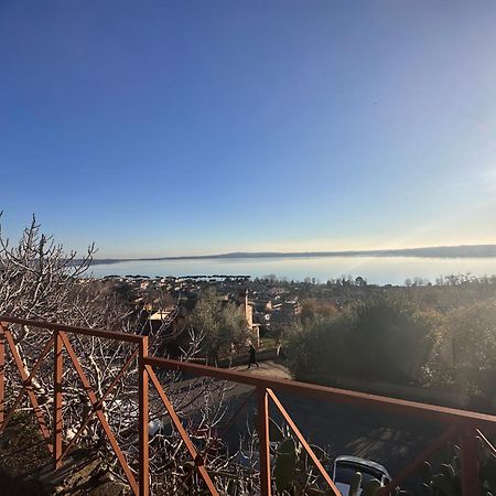 Sguardo sul lago Trevignano Romano Exterior foto