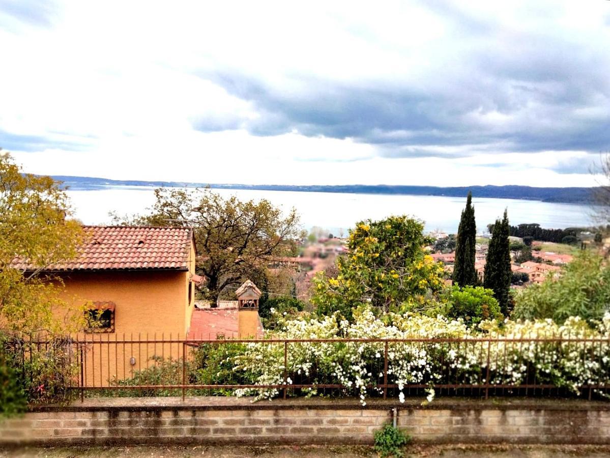 Sguardo sul lago Trevignano Romano Exterior foto