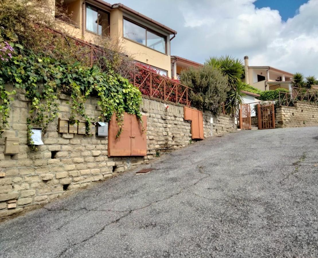 Sguardo sul lago Trevignano Romano Exterior foto