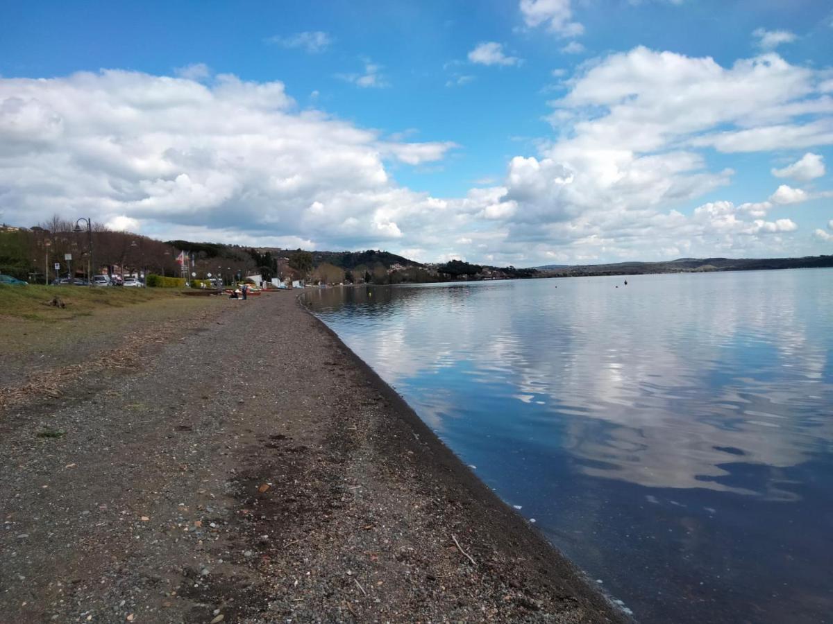 Sguardo sul lago Trevignano Romano Exterior foto