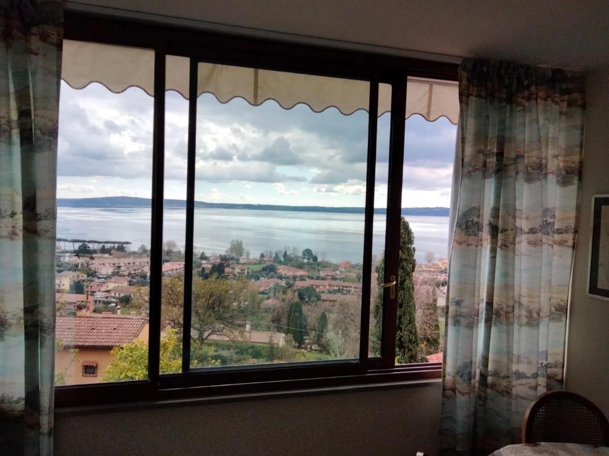 Sguardo sul lago Trevignano Romano Exterior foto