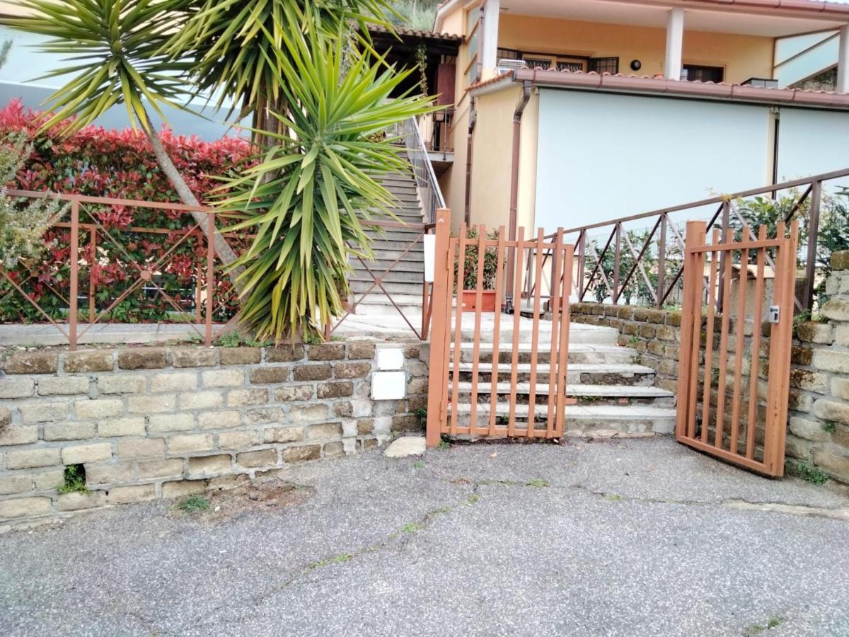 Sguardo sul lago Trevignano Romano Exterior foto