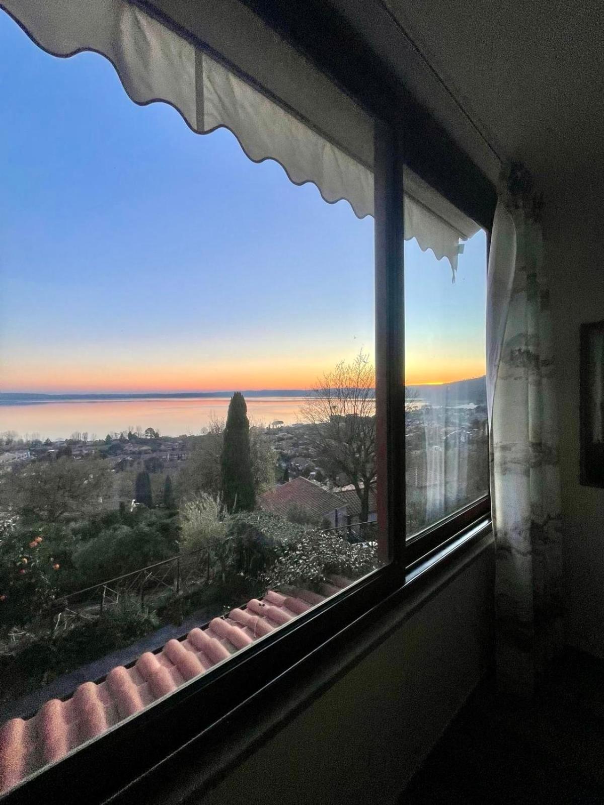Sguardo sul lago Trevignano Romano Exterior foto