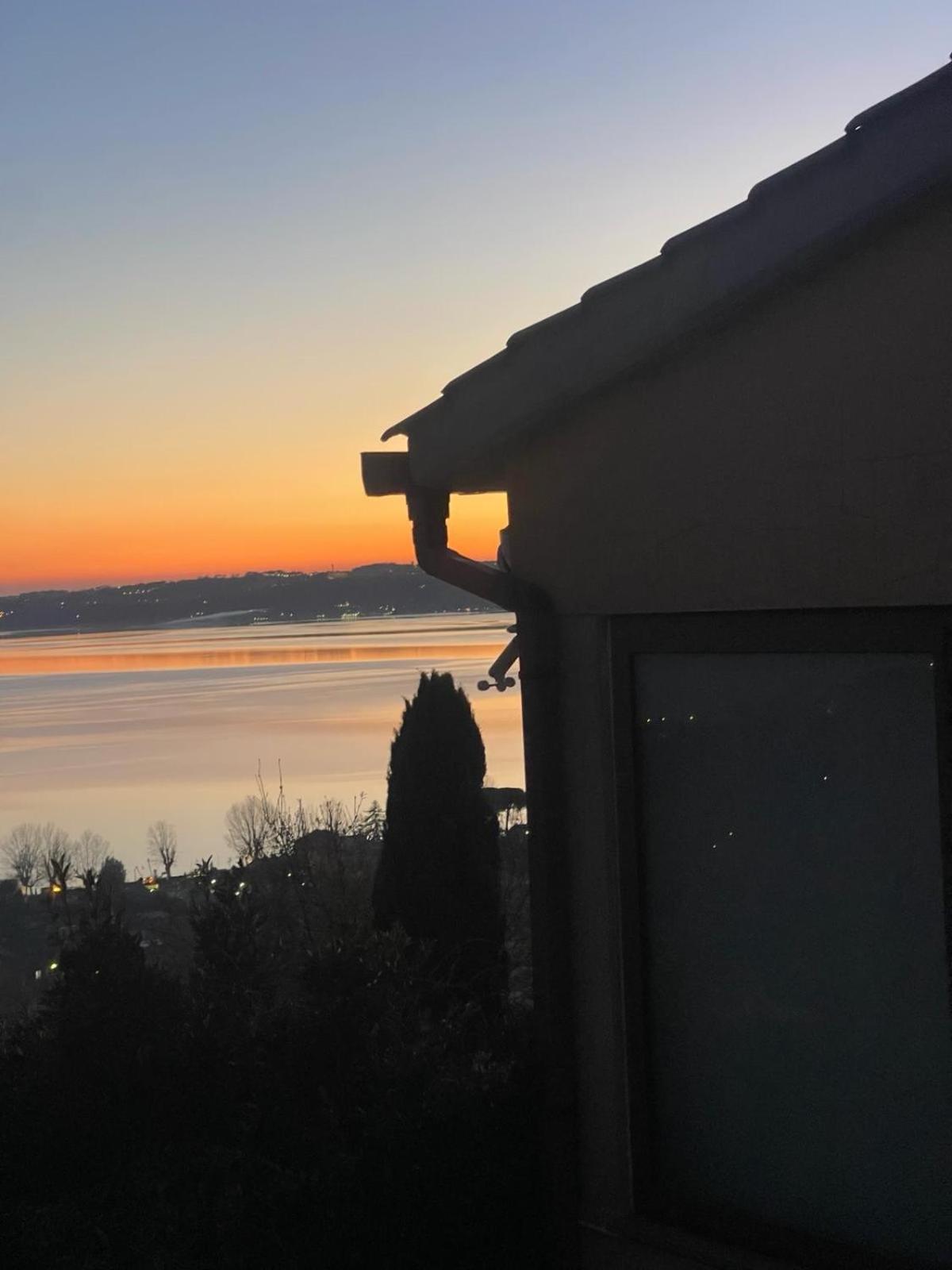 Sguardo sul lago Trevignano Romano Exterior foto